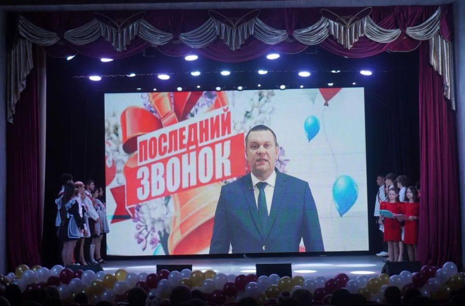 Сегодня посетил торжественное мероприятие, посвящённое Последнему звонку в ГБОУ «Володарская школа № 2 Володарского м.о.» Сегодня посетил торжественное мероприятие, посвящённое Последнему звонку в ГБОУ «Володарская школа № 2 Володарского м.о.»