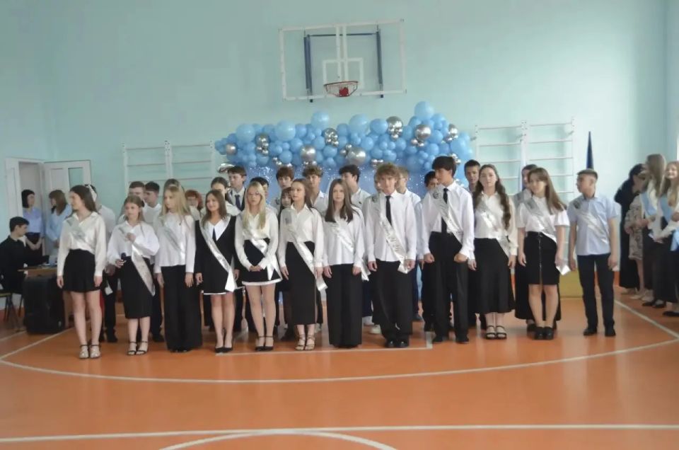 Прозвенели последние звонки Прозвенели последние звонки