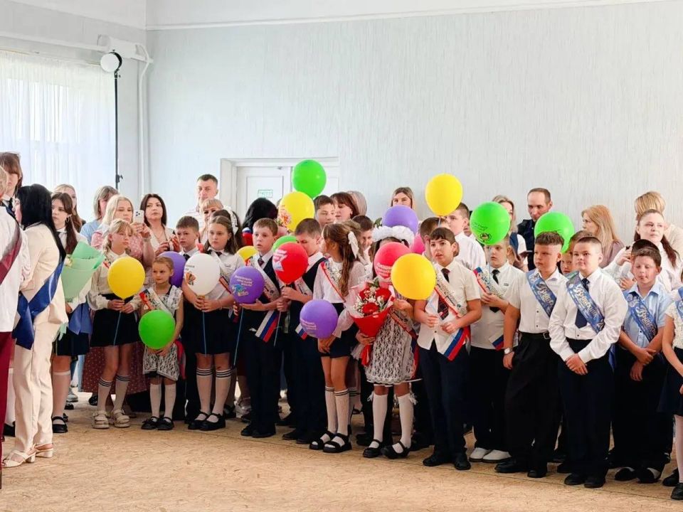Сегодня, 26 мая, во всех школах города Моспино традиционно прозвучал Последний звонок! Сегодня, 26 мая, во всех школах города Моспино традиционно прозвучал Последний звонок!