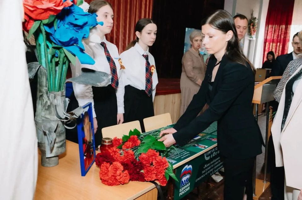В донецких школах №№ 125 и 126 вместе открыты парты Героев В донецких школах №№ 125 и 126 вместе открыты парты Героев