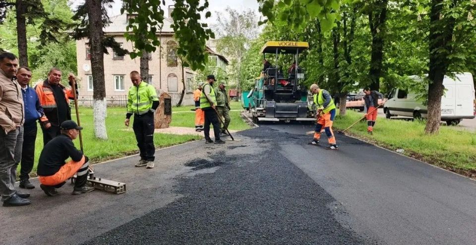 Хабаровский край завершил ремонт участка тротуара на улице Ленина в Дебальцево