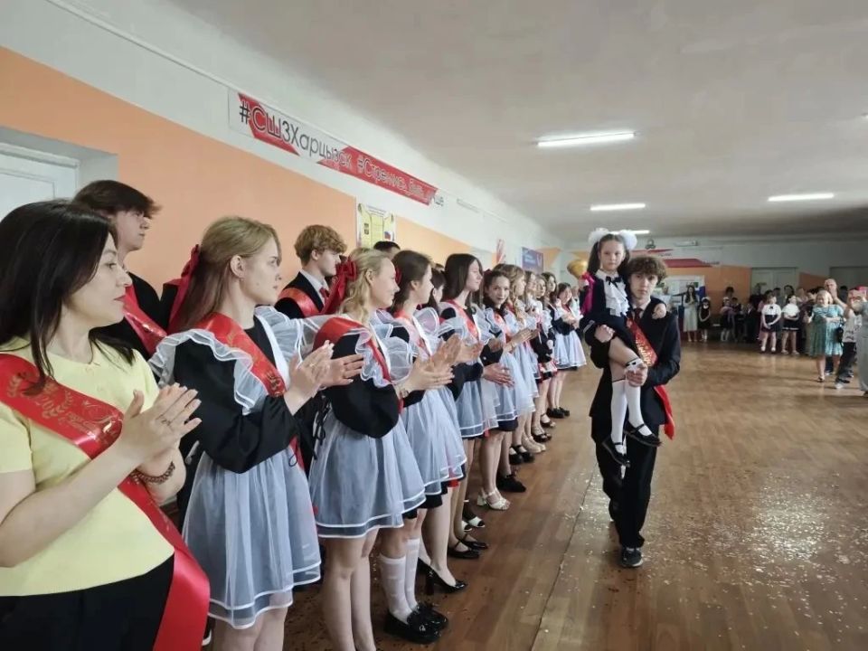 Последний звонок в школах округа Последний звонок в школах округа