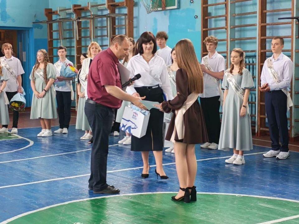 Последний звонок - праздник юности и надежд Последний звонок - праздник юности и надежд