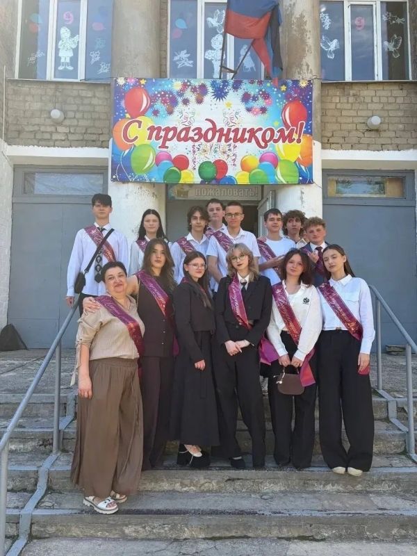 26 мая 2026 года в школах Кировского района города Донецка прошло торжественное мероприятие — «Последний звонок!» 26 мая 2026 года в школах Кировского района города Донецка прошло торжественное мероприятие — «Последний звонок!»