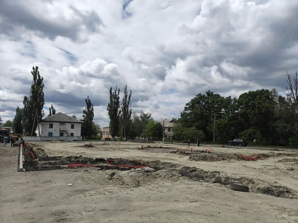 Глава Снежного проверил ход благоустройства площади в поселке Северное