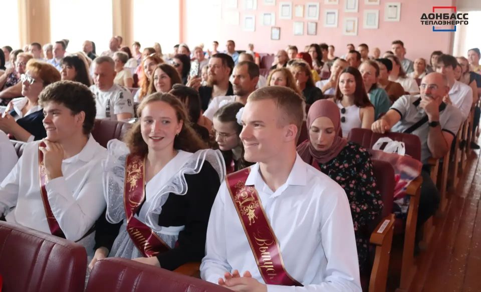 ПОСЛЕДНИЙ ЗВОНОК: СЕРГЕЙ ПОЛХОВ ПОЗДРАВИЛ С ПРАЗДНИКОМ ВЫПУСКНИКОВ ПОДШЕФНОЙ ДОНЕЦКОЙ СПЕЦИАЛЬНОЙ ШКОЛЫ-ИНТЕРНАТА №19 ПОСЛЕДНИЙ ЗВОНОК: СЕРГЕЙ ПОЛХОВ ПОЗДРАВИЛ С ПРАЗДНИКОМ ВЫПУСКНИКОВ ПОДШЕФНОЙ ДОНЕЦКОЙ СПЕЦИАЛЬНОЙ ШКОЛЫ-ИНТЕРНАТА №19
