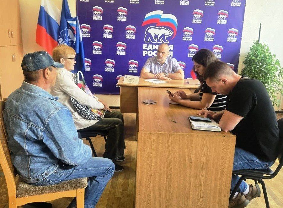 В общественной приемной Всероссийской политической партии "Единая Россия" состоялся прием граждан главой муниципального образования городского округа Дебальцево, секретарем МО ВПП «Единая Россия» Сергеем Желновачем В общественной приемной Всероссийской политической партии "Единая Россия" состоялся прием граждан главой муниципального образования городского округа Дебальцево, секретарем МО ВПП «Единая Россия» Сергеем Желновачем