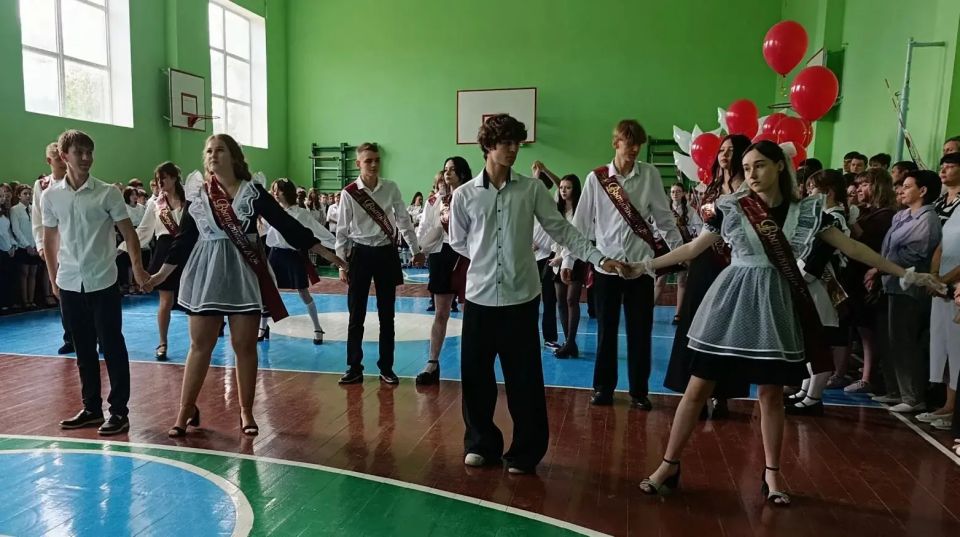 Наталья Бегуненко: Сегодня в школах Петровского района прозвучал последний звонок Наталья Бегуненко: Сегодня в школах Петровского района прозвучал последний звонок