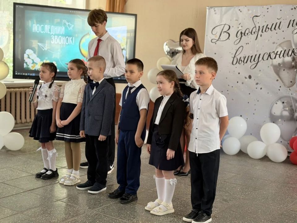 Последний звонок в ГБОУ «Школа №11 г.о. Торез»: Прощание с детством и встреча с будущим Последний звонок в ГБОУ «Школа №11 г.о. Торез»: Прощание с детством и встреча с будущим