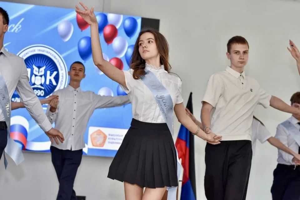 Денис Шимановский: В этот день, ровно 12 лет назад, на репетиции выпускного вальса, я впервые услышал гул вертолётов и истребителей Денис Шимановский: В этот день, ровно 12 лет назад, на репетиции выпускного вальса, я впервые услышал гул вертолётов и истребителей