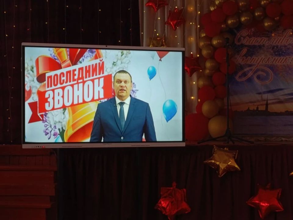 Прозвенел школьный Последний звонок Прозвенел школьный Последний звонок