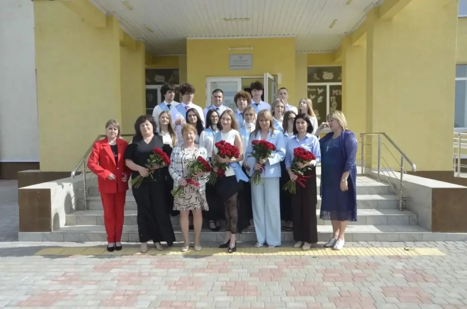 Прозвенели последние звонки Прозвенели последние звонки