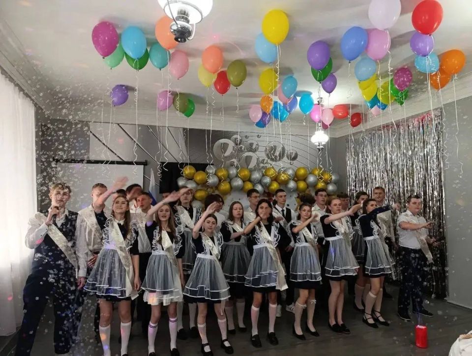 Сегодня, 26 мая, во всех школах города Моспино традиционно прозвучал Последний звонок! Сегодня, 26 мая, во всех школах города Моспино традиционно прозвучал Последний звонок!