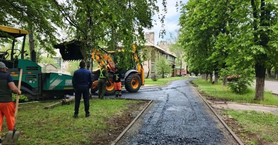 Хабаровский край завершил ремонт участка тротуара на улице Ленина в Дебальцево Хабаровский край завершил ремонт участка тротуара на улице Ленина в Дебальцево