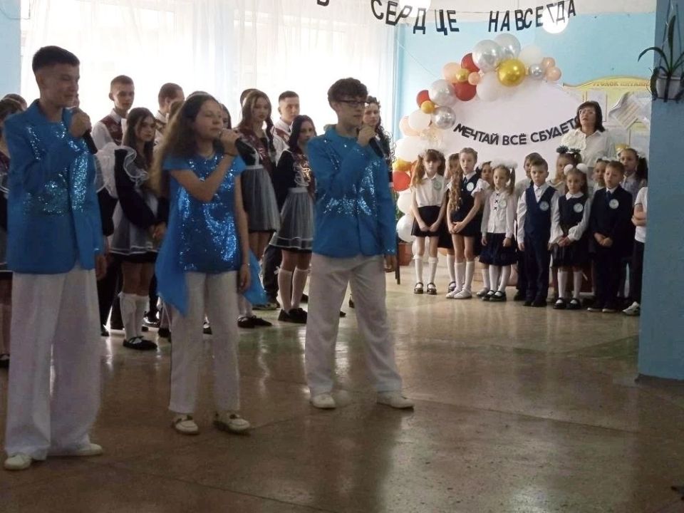 Валентина Харлашка: 26 мая, приняла участие в торжественном мероприятии «Последний звонок» в ГБОУ СШ № 32 г.о. Макеевки Валентина Харлашка: 26 мая, приняла участие в торжественном мероприятии «Последний звонок» в ГБОУ СШ № 32 г.о. Макеевки