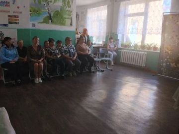Заместитель главы администрации Амвросиевского муниципального округа Елена Крюкова встретилась с жителями пос