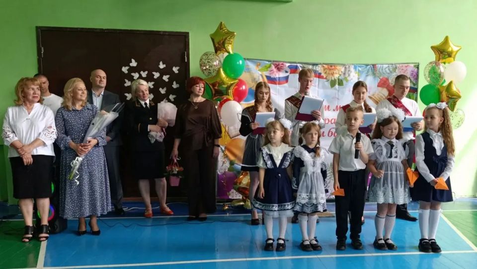 Наталья Бегуненко: Сегодня в школах Петровского района прозвучал последний звонок Наталья Бегуненко: Сегодня в школах Петровского района прозвучал последний звонок