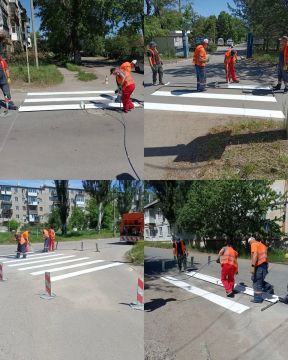 В Докучаевске обновляют дорожную разметку