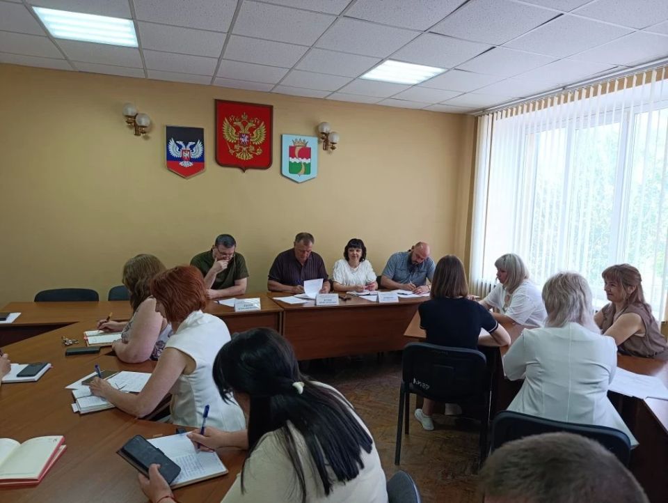 В администрации Амвросиевского муниципального округа состоялось очередное аппаратное совещание с начальниками управлений, отделов, секторов и руководителями профильных учреждений В администрации Амвросиевского муниципального округа состоялось очередное аппаратное совещание с начальниками управлений, отделов, секторов и руководителями профильных учреждений