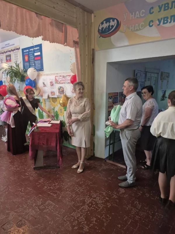 В населённых пунктах Тельмановского округа прошли торжественные линейки последнего звонка В населённых пунктах Тельмановского округа прошли торжественные линейки последнего звонка