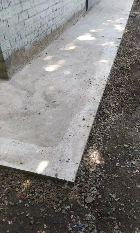 Рабочие Хабаровского края продолжают ремонт в доме на улице Ленина в Дебальцево Рабочие Хабаровского края продолжают ремонт в доме на улице Ленина в Дебальцево