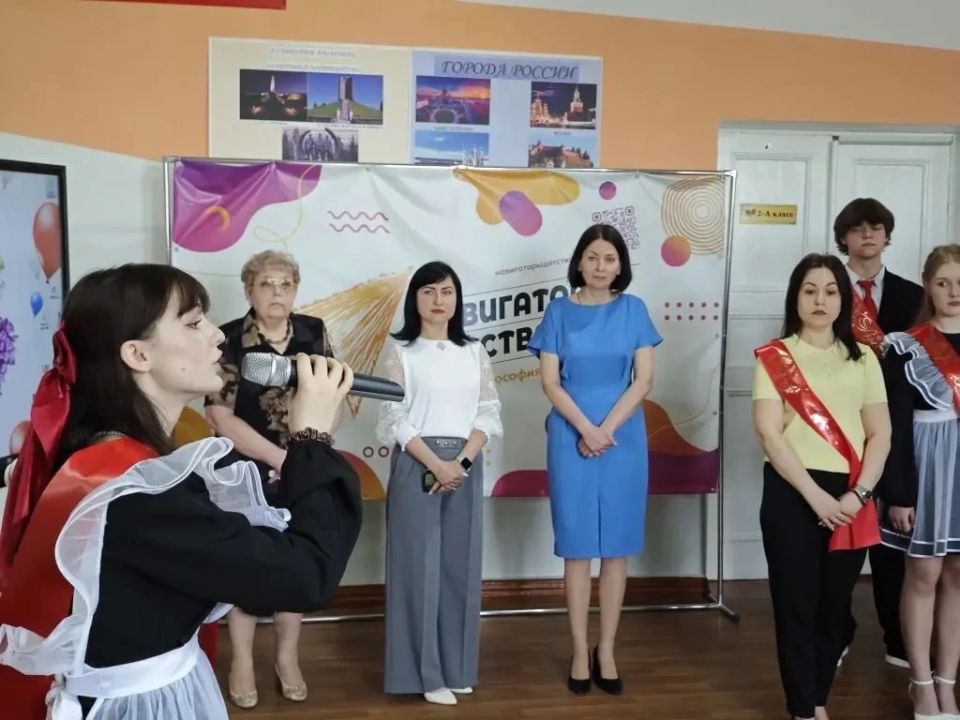 Последний звонок в школах округа Последний звонок в школах округа
