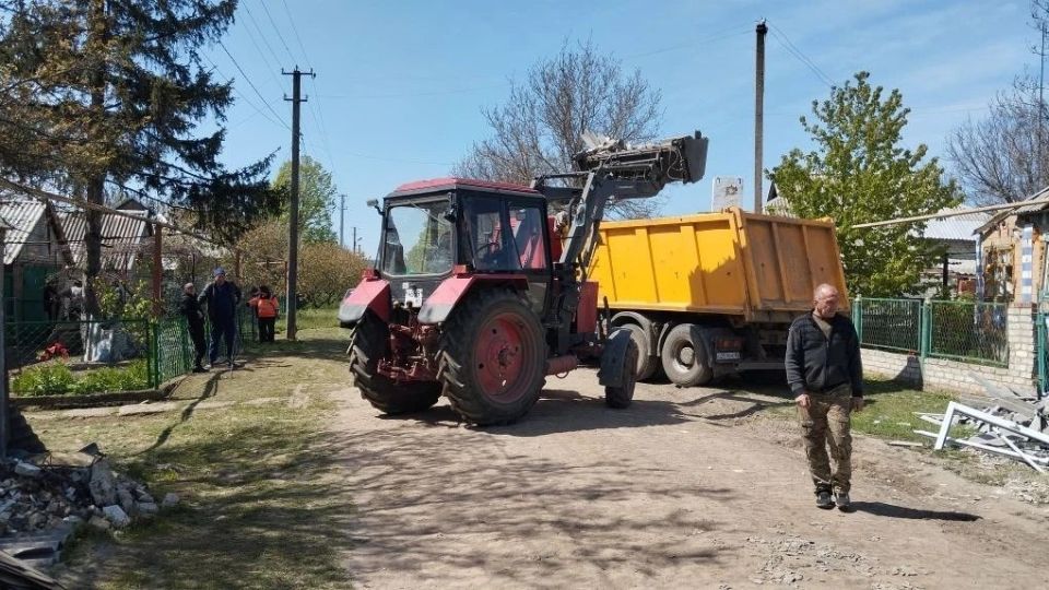 Партия рядом! Делаем добрые дела в Амвросиевском округе Партия рядом! Делаем добрые дела в Амвросиевском округе