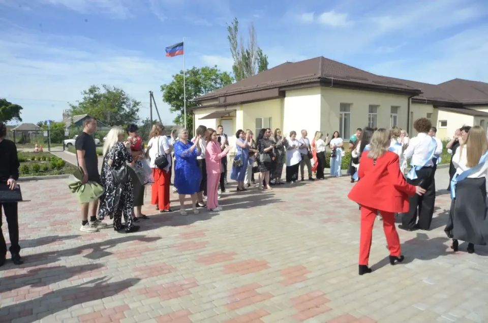 Прозвенели последние звонки Прозвенели последние звонки