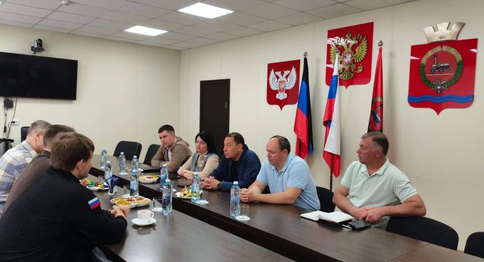 Константин Зинченко: Встреча с представителями Ямало-Ненецкого автономного округа: подвели итоги и наметили векторы Константин Зинченко: Встреча с представителями Ямало-Ненецкого автономного округа: подвели итоги и наметили векторы