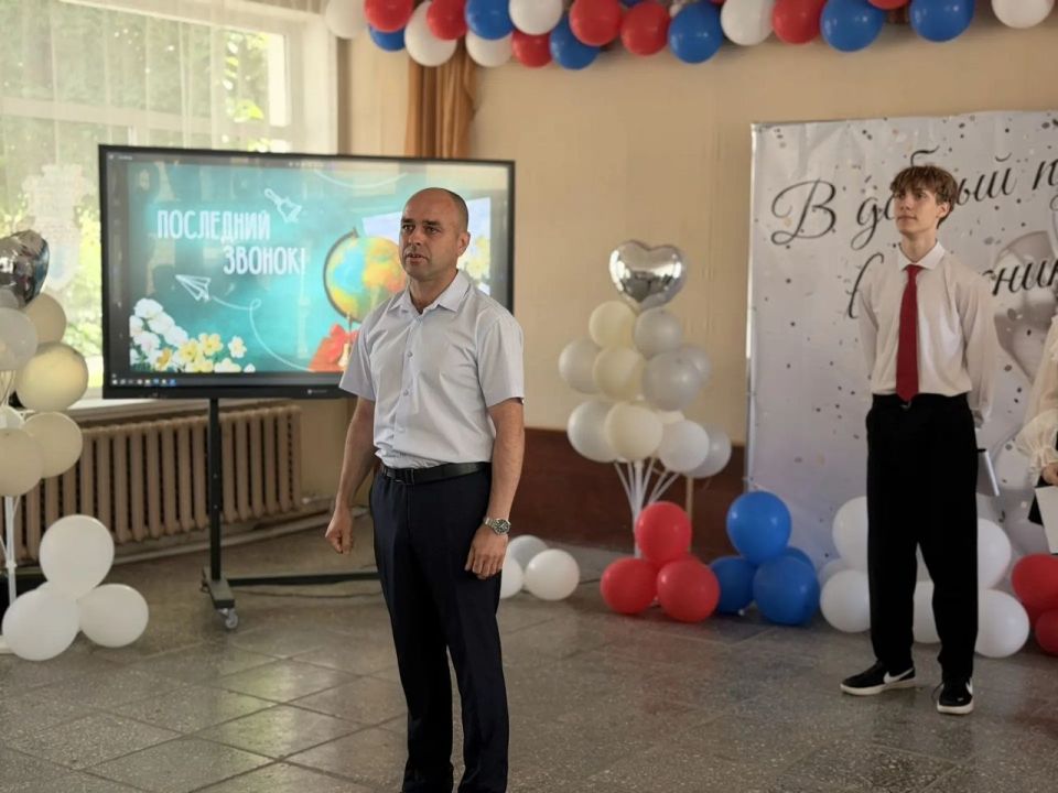 Последний звонок в ГБОУ «Школа №11 г.о. Торез»: Прощание с детством и встреча с будущим Последний звонок в ГБОУ «Школа №11 г.о. Торез»: Прощание с детством и встреча с будущим
