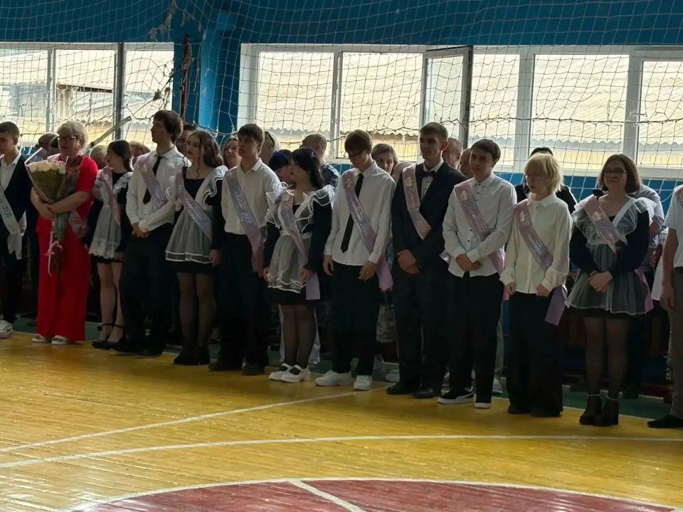 В школе №8 городского округа Енакиево прошла торжественная линейка «Последний звонок» В школе №8 городского округа Енакиево прошла торжественная линейка «Последний звонок»