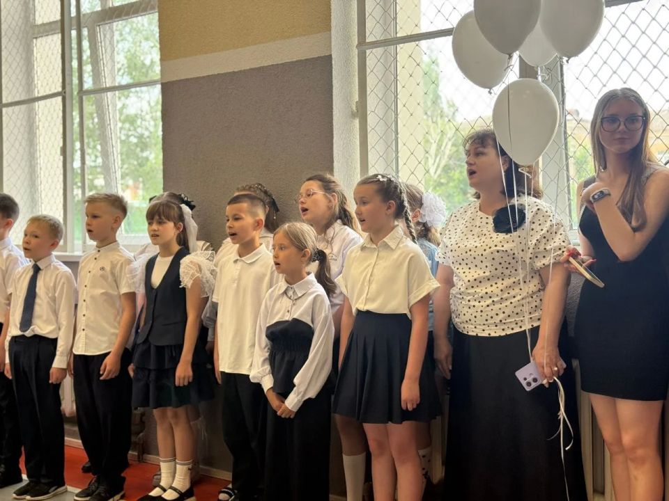 Александр Качанов: Сегодня особенный день для всех школ нашего городского округа – звучат последние звонки! Для кого-то это волнительный старт в новую, взрослую жизнь, а для кого-то – ещё один год в любимых стенах перед... Александр Качанов: Сегодня особенный день для всех школ нашего городского округа – звучат последние звонки! Для кого-то это волнительный старт в новую, взрослую жизнь, а для кого-то – ещё один год в любимых стенах перед...
