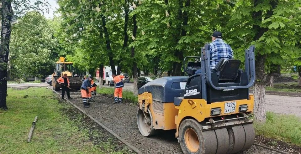 Хабаровский край завершил ремонт участка тротуара на улице Ленина в Дебальцево Хабаровский край завершил ремонт участка тротуара на улице Ленина в Дебальцево
