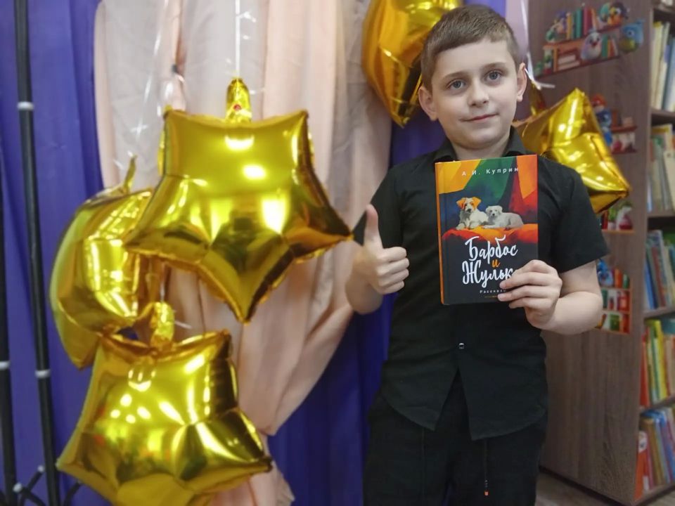 Сотрудники детской библиотеки-филиала провели фото акцию «Девчонки и мальчишки растут от книжки к книжке» Сотрудники детской библиотеки-филиала провели фото акцию «Девчонки и мальчишки растут от книжки к книжке»