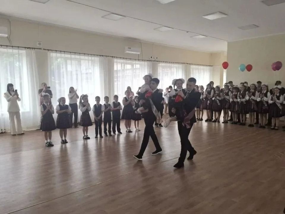 Последний звонок в школе №2 Последний звонок в школе №2