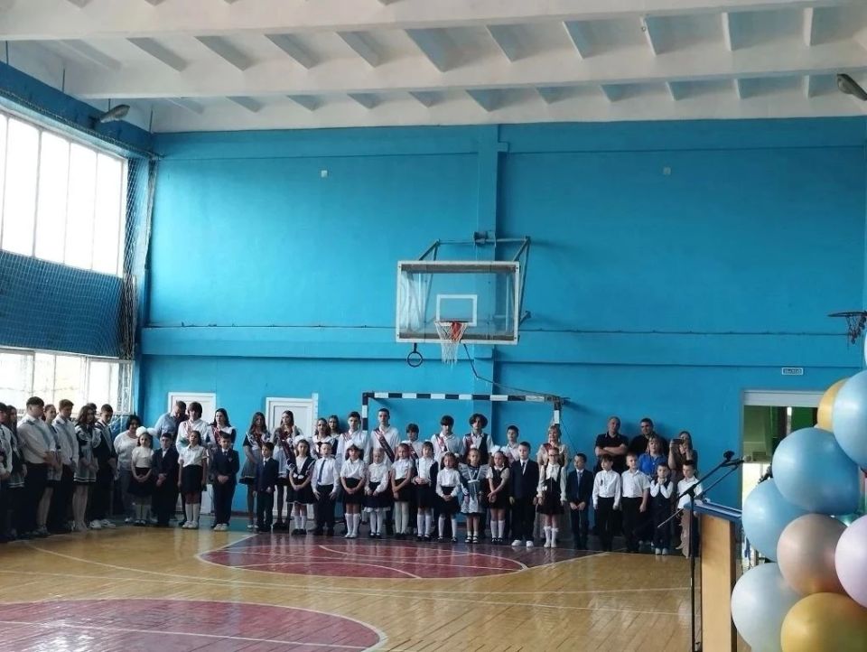 В школе №8 городского округа Енакиево прошла торжественная линейка «Последний звонок» В школе №8 городского округа Енакиево прошла торжественная линейка «Последний звонок»