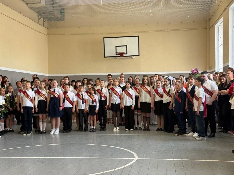 Александр Качанов: Сегодня особенный день для всех школ нашего городского округа – звучат последние звонки! Для кого-то это волнительный старт в новую, взрослую жизнь, а для кого-то – ещё один год в любимых стенах перед... Александр Качанов: Сегодня особенный день для всех школ нашего городского округа – звучат последние звонки! Для кого-то это волнительный старт в новую, взрослую жизнь, а для кого-то – ещё один год в любимых стенах перед...