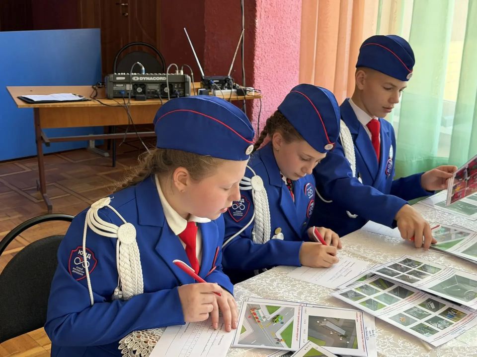 В Донецке прошел этап конкурса юных инспекторов движения «Безопасное колесо» В Донецке прошел этап конкурса юных инспекторов движения «Безопасное колесо»