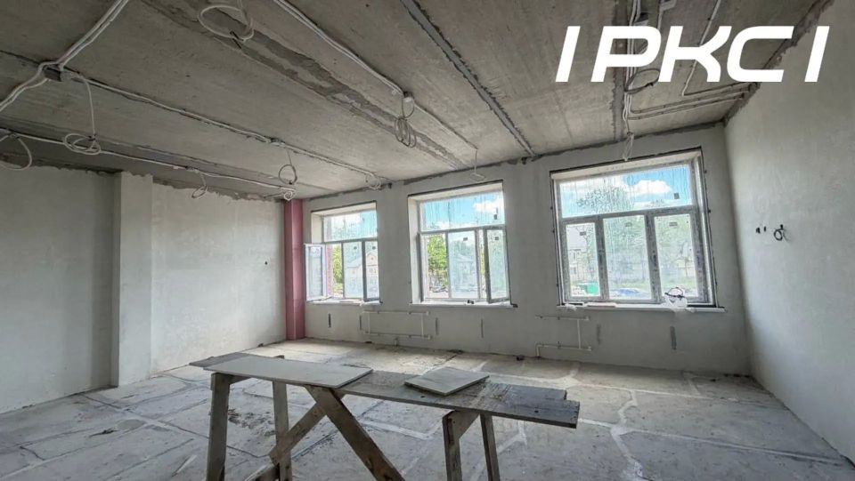В Мариуполе продолжают восстанавливать одну из старейших школ города В Мариуполе продолжают восстанавливать одну из старейших школ города