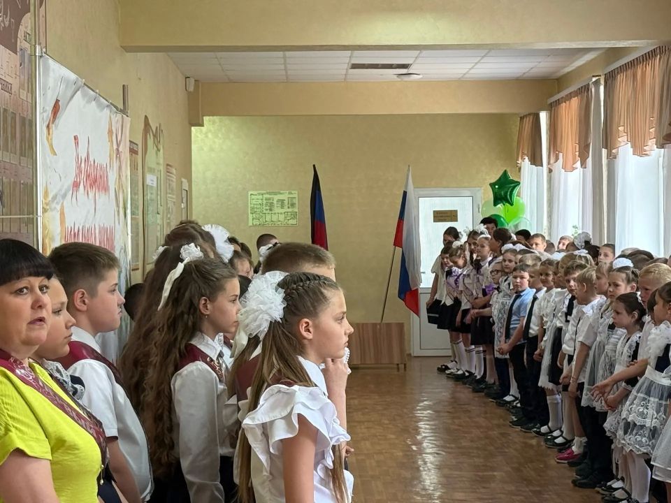Торжественная линейка «Последний звонок» для учащихся начальных классов Торжественная линейка «Последний звонок» для учащихся начальных классов