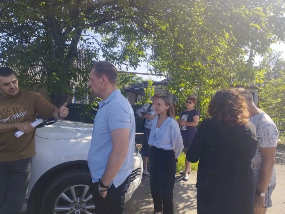В Комсомольском прошла встреча с гражданами по вопросам расчистки реки Кальмиус В Комсомольском прошла встреча с гражданами по вопросам расчистки реки Кальмиус