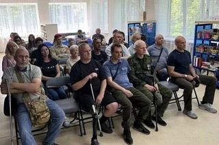 В Харцызске с ветеранами боевых действий из ДНР встретился писатель Юрий Ефименко из Хабаровска