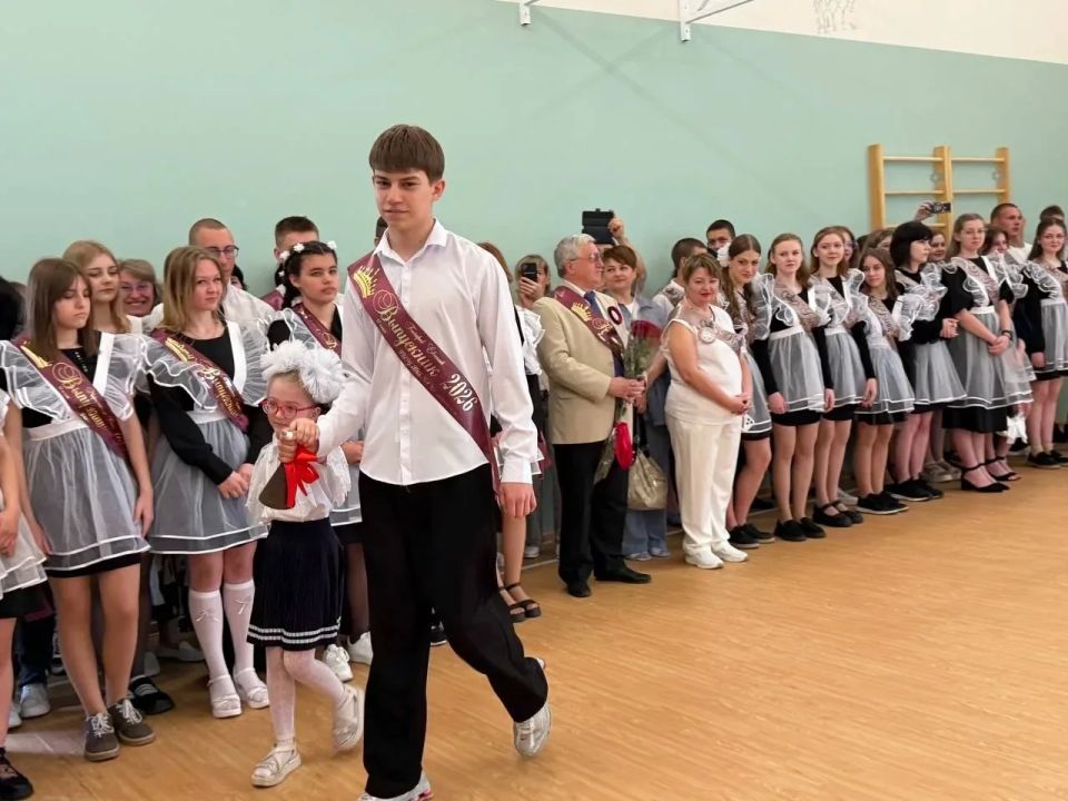 В Шахтерском округе прозвенели последние звонки В Шахтерском округе прозвенели последние звонки