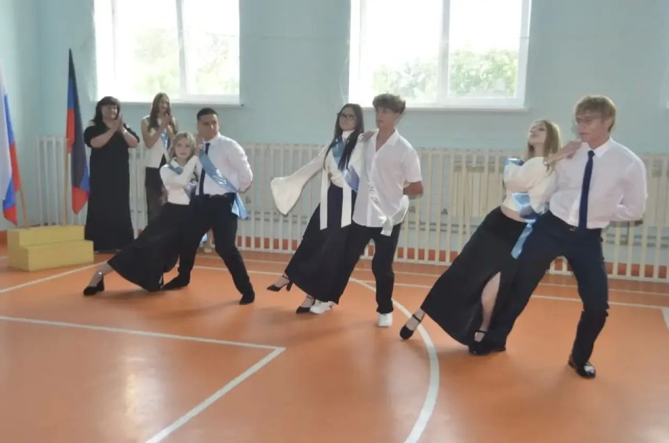 Прозвенели последние звонки Прозвенели последние звонки