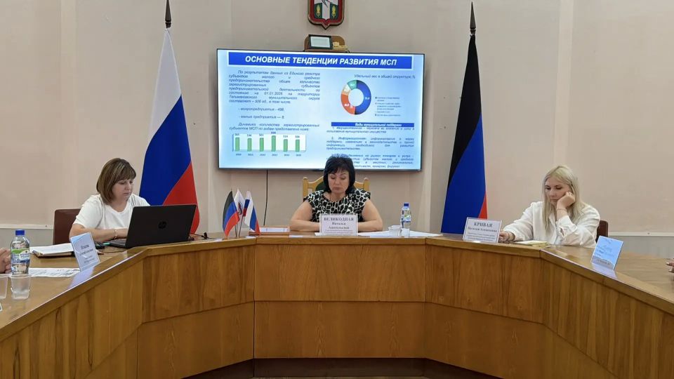 Наталья Великодная: В рамках круглого стола, посвящённого малому и среднему предпринимательству, состоялось награждение лучших представителей этой сферы