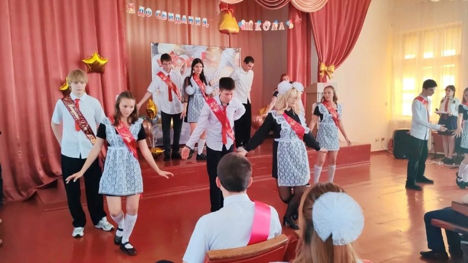 26 мая 2026 года в школах Кировского района города Донецка прошло торжественное мероприятие — «Последний звонок!» 26 мая 2026 года в школах Кировского района города Донецка прошло торжественное мероприятие — «Последний звонок!»