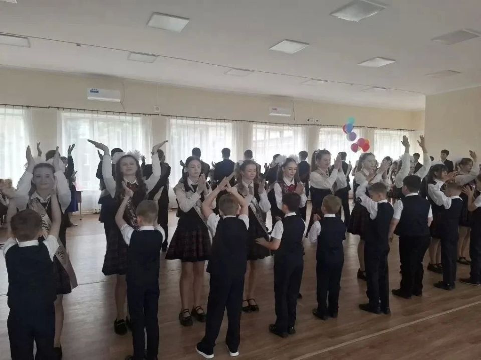 Последний звонок в школе №2 Последний звонок в школе №2