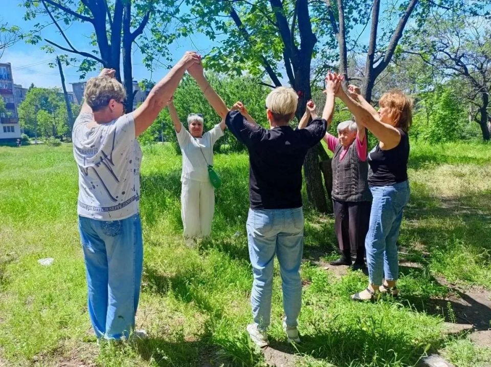 Весеннее вдохновение на природе: наши подопечные наслаждаются активным долголетием! Весеннее вдохновение на природе: наши подопечные наслаждаются активным долголетием!