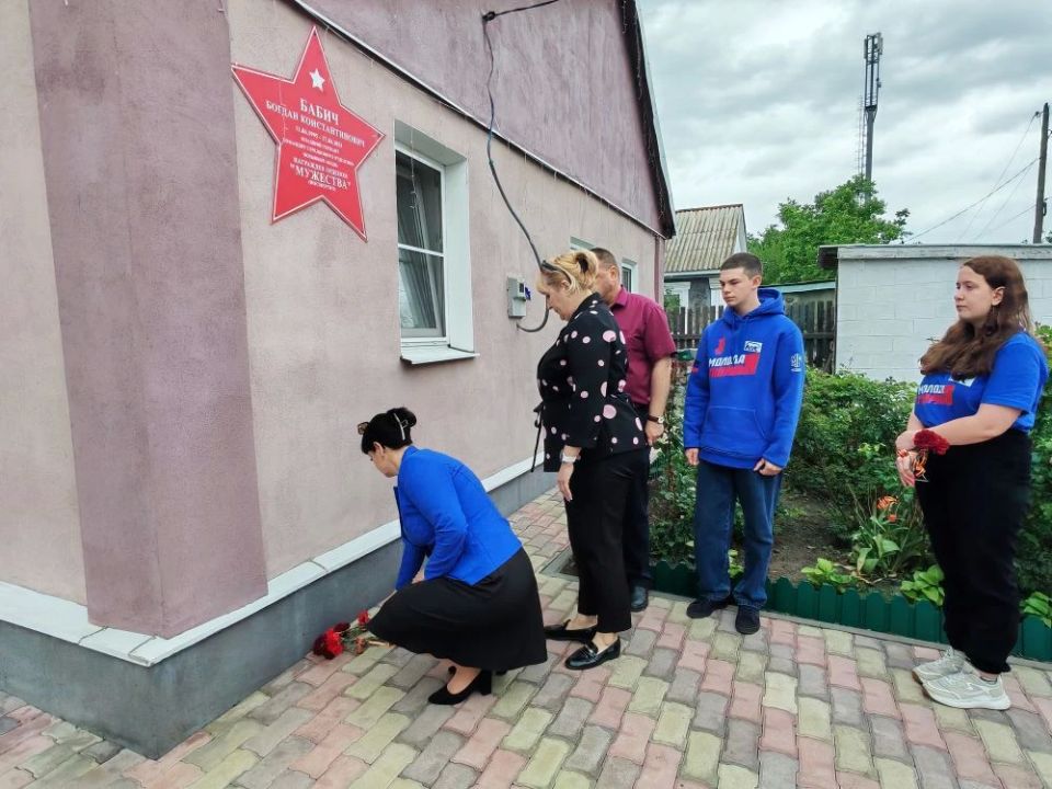 В Торезе увековечили память защитника Отечества Богдана Бабича В Торезе увековечили память защитника Отечества Богдана Бабича