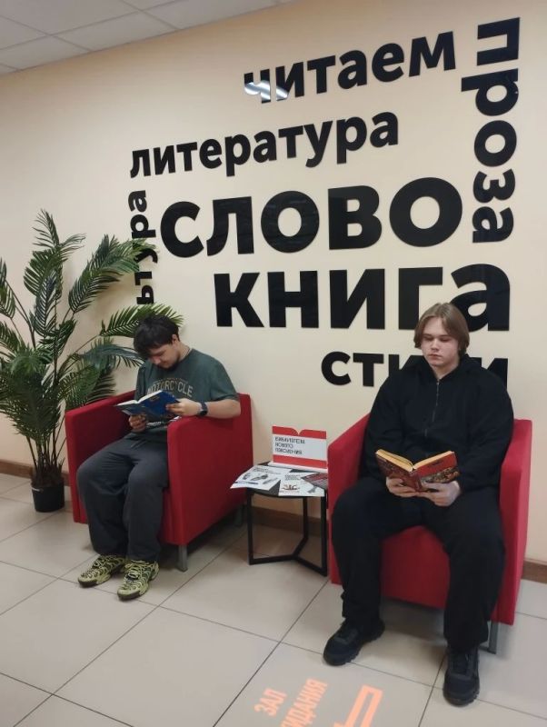 Дружи с книгой. 27 мая отмечается Общероссийский день библиотек – праздник не только библиотекарей, но и всех, кто любит книги и понимает их огромную роль в культурной и общественной жизни общества Дружи с книгой. 27 мая отмечается Общероссийский день библиотек – праздник не только библиотекарей, но и всех, кто любит книги и понимает их огромную роль в культурной и общественной жизни общества
